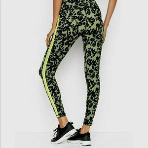 “Wild Ocelot” Victoria’s Secret Knockout legging